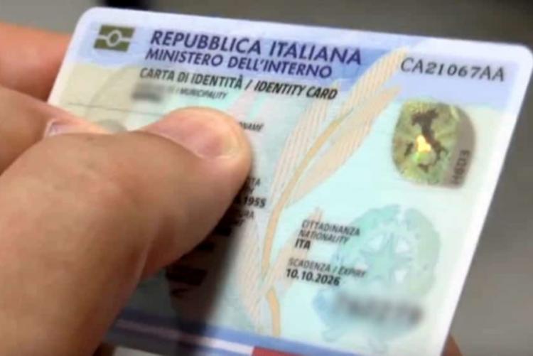 Foto di una carta d'identità elettronica