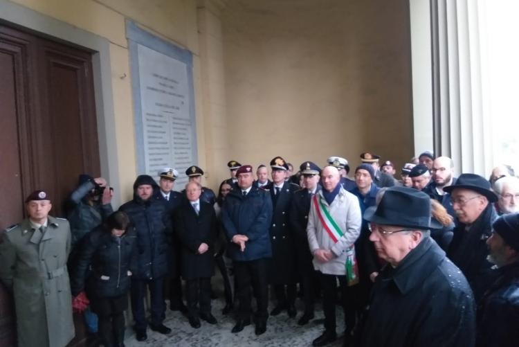 Le autorità civili e militari al cimitero ebraico