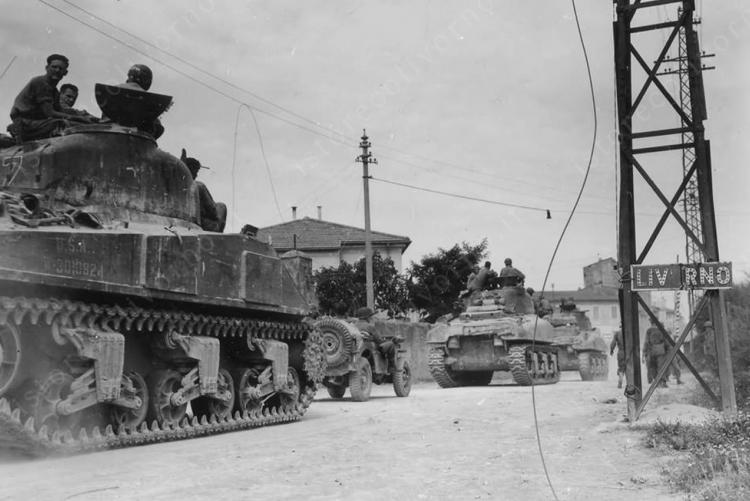 Gli alleati entrano a Livorno il 19 luglio 1944 (Raccolta Giancarlo Sandonnini, Archivio Istoreco Livorno)