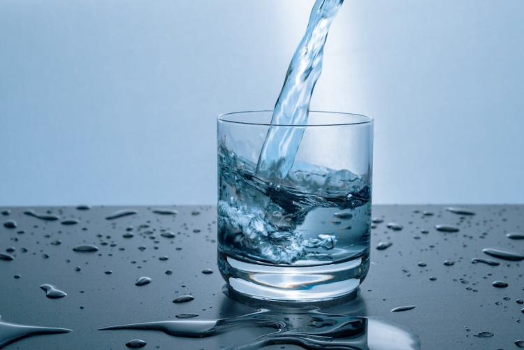 Bicchiere d'acqua - Foto da Pixabay