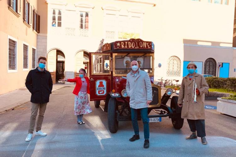 foto del sindaco e dall'assessore Raspanti con l'associazione Ridolina