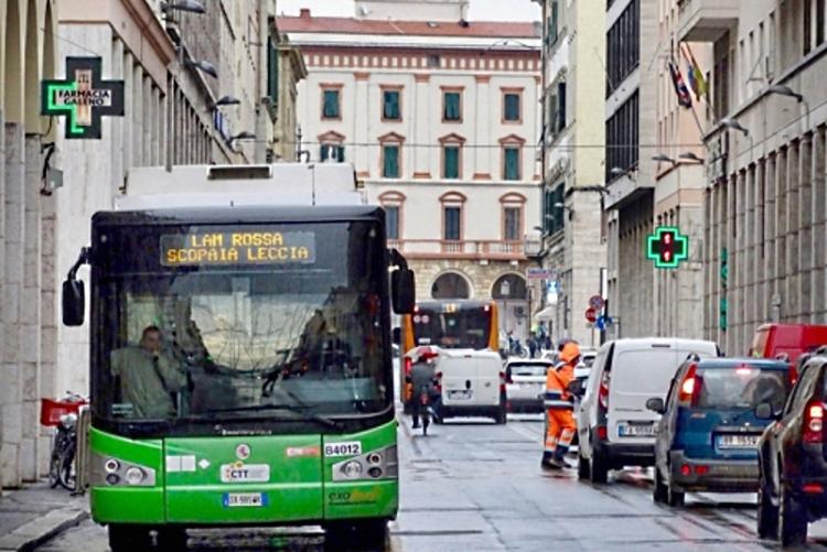 Foto di bus in via Grande