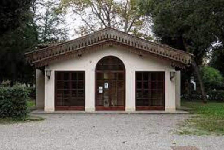 foto della Biblioteca dei Ragazzi ospitata nel parco di Villa Fabbricotti