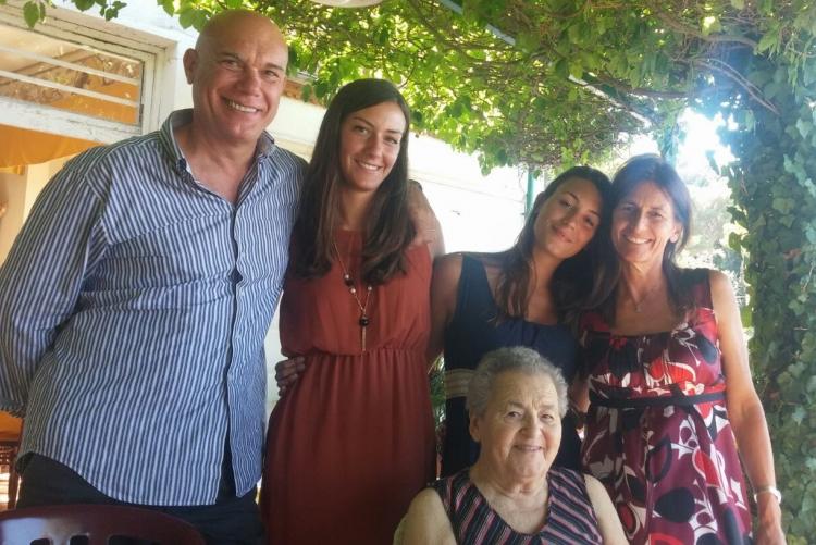 Foto di nonna Umbertina con la famiglia