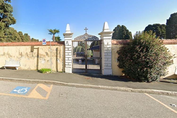 L'ingresso del cimitero La Cigna