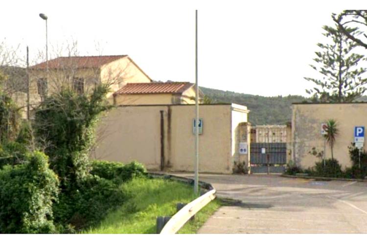 Foto dell'ingresso del cimitero di Antignano