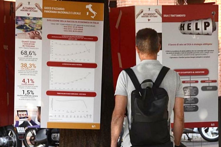 Foto di un punto di ascolto contro il gioco d'azzardo