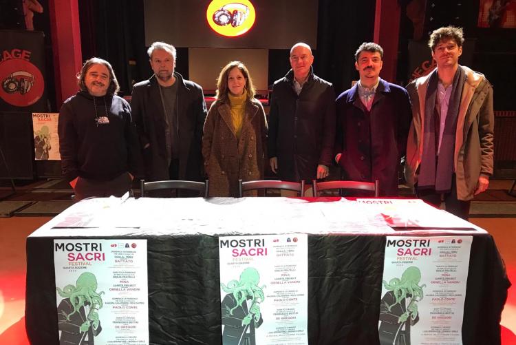 nella foto da sinistra Toto Barbato, Simone Lenzi, Francesca Del Seppia, Luca Salvetti, Giorgio Mannucci, Andrea Musio