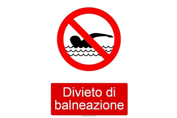 Immagine del divieto di balneazione