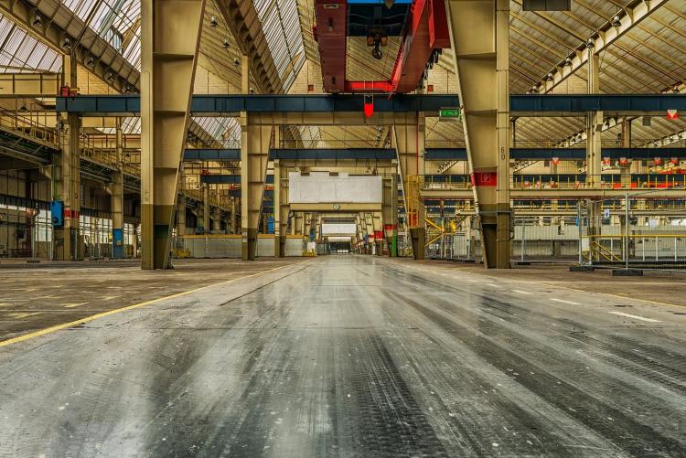 Un capannone industriale - Foto di Peter H da Pixabay