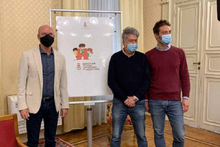 nella foto da sinistra il sindaco Salvetti, Stefano Romboli e l'assessore Raspanti