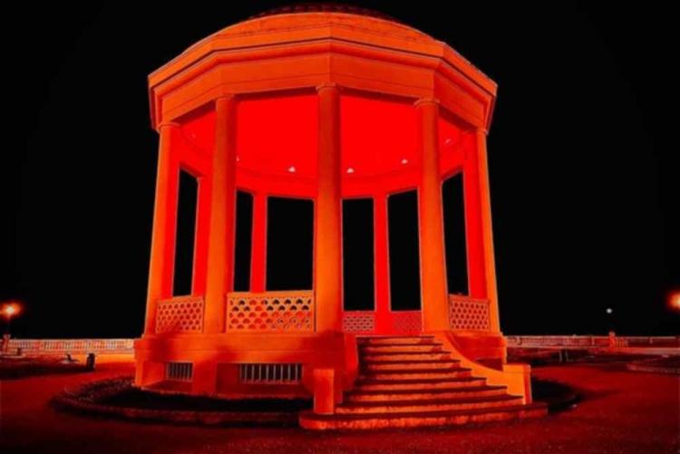 Gazebo Terrazza Mascagni illuminato di arancione