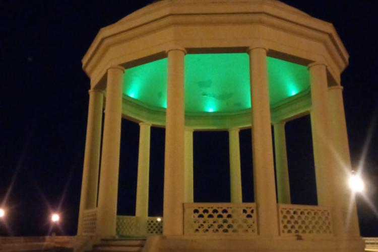 Gazebo della Terrazza Mascagni illuminato di verde