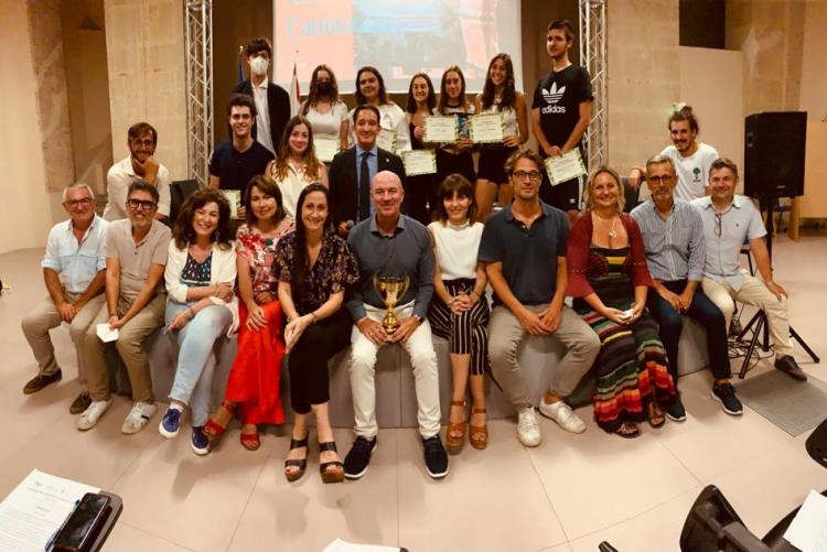 nella foto, foto di gruppo durante la presentazione del progetto