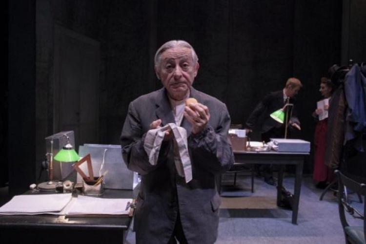 foto di Leo Gullotta in una scena