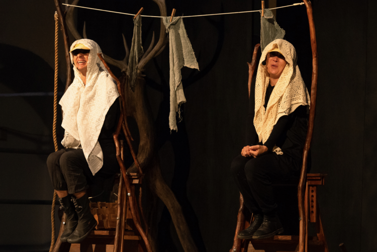 nella foto, una scena