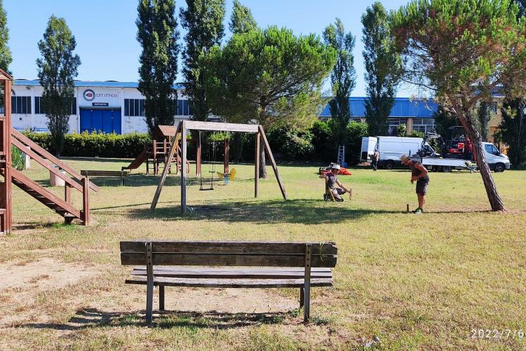 Foto dei lavori nel parchino di via dell'Artigianato