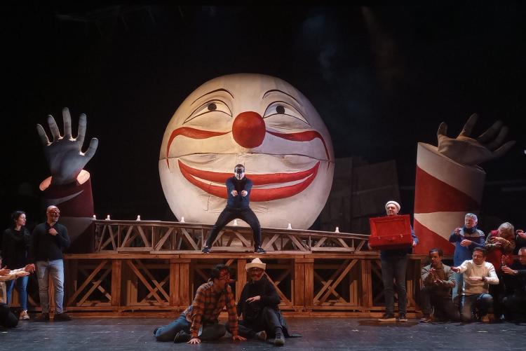 nella foto, prove dello spettacolo 