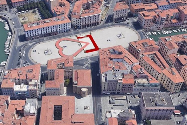 nella foto, piazza della Repubblica ripresa dall'alto con la pista del ghiaccio