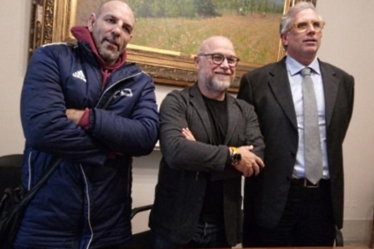 Foto del sindaco, Filippo Nogarin, Igor Nencioni, dell’ASD Gruppo Lottatori Livornesi e Gianni Giannone, delegato provinciale CONI