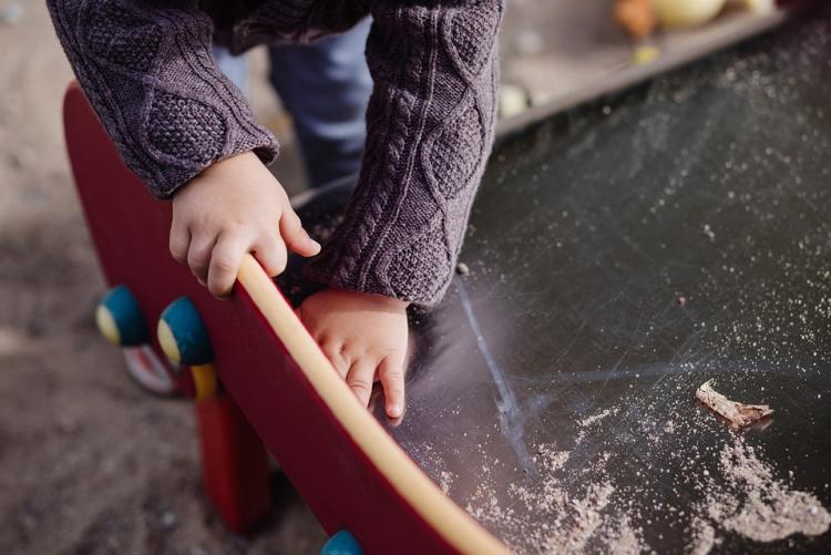 immagine di un bambino al nido d'infanzia 