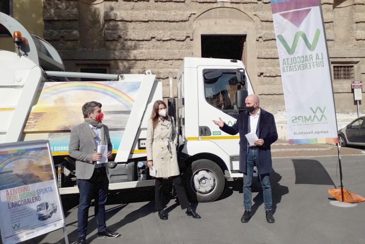 Foto della presentazione delle Isole Ecologiche Mobili