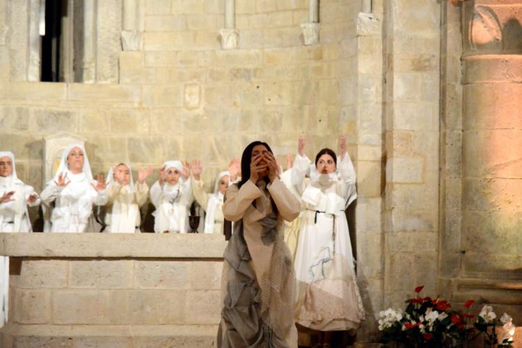 nella foto, una scena