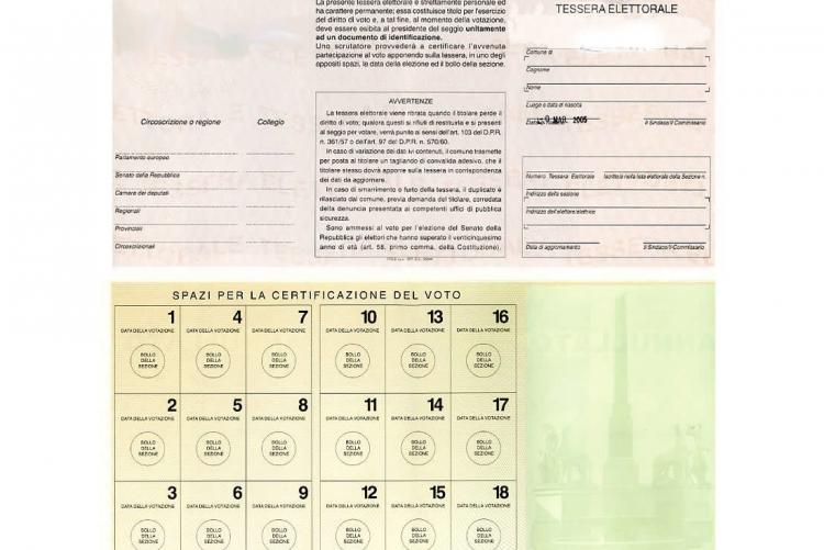 Foto di una tessera elettorale