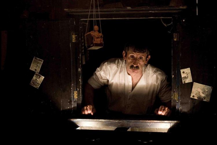 nella foto, una scena