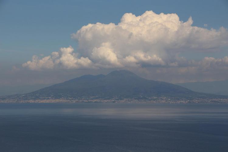 Vesuvio, foto di floydbarbel da Pixabay
